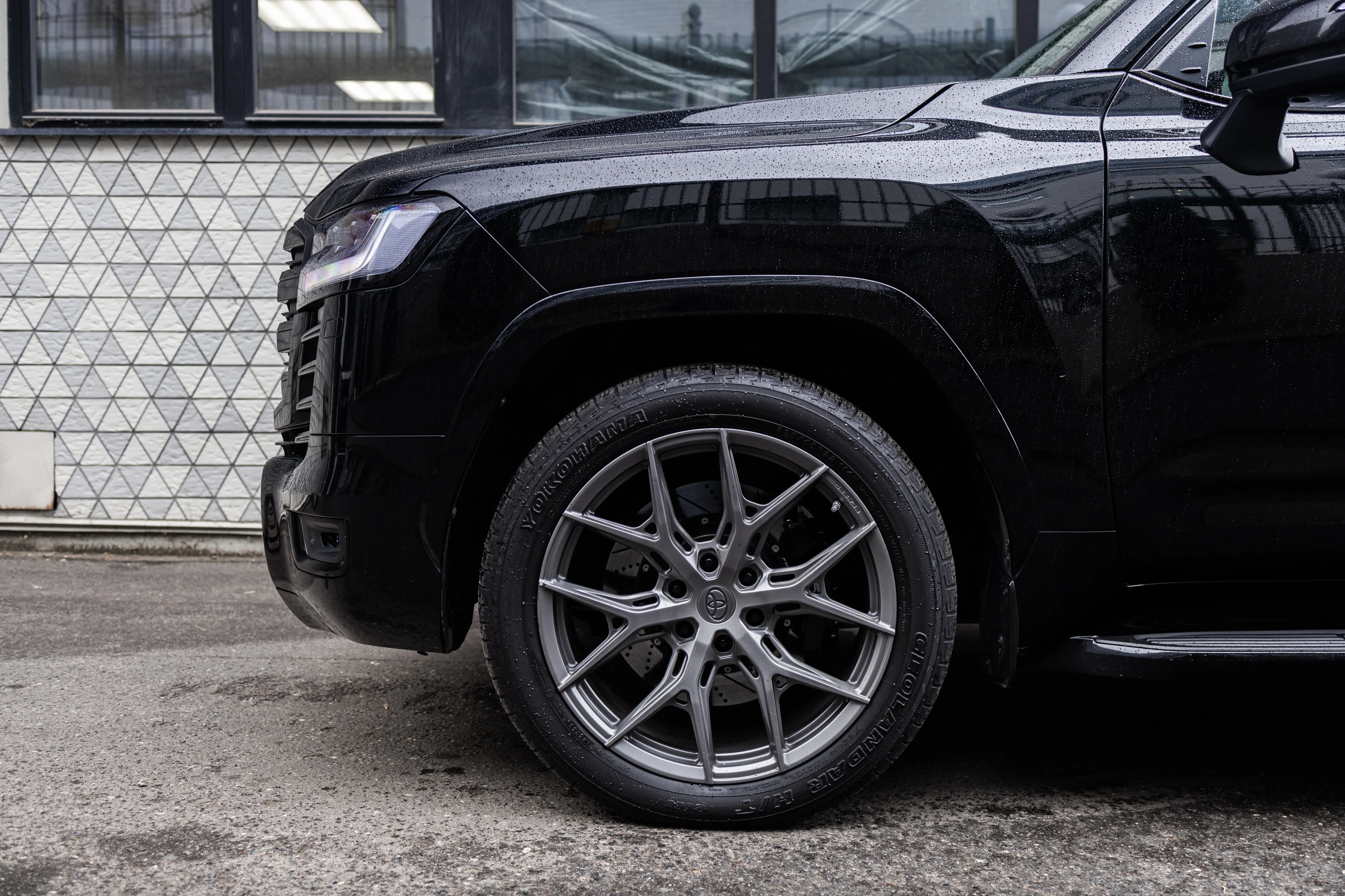 Toyota Land Cruiser 300 на 22" кованых дисках Advanced Forged фото 2