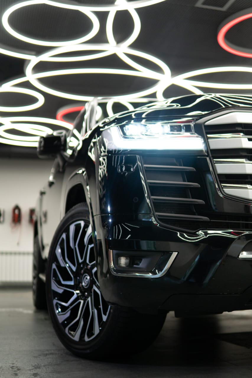 Toyota Land Cruiser 300 на 22" кованых дисках нашего производства фото 5
