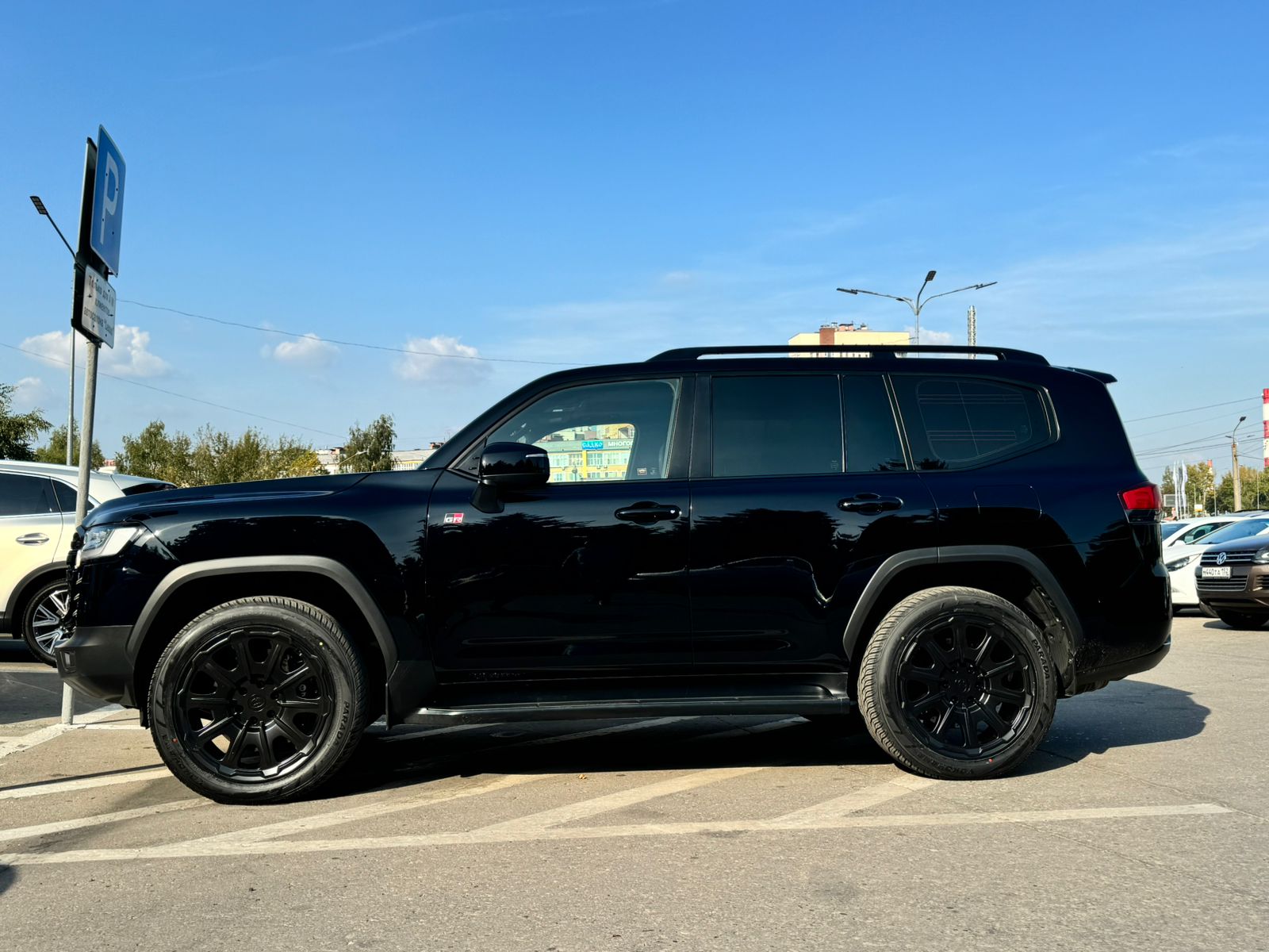 Toyota Land Cruiser 300 GR на 22" кованых дисках нашего производства фото 2
